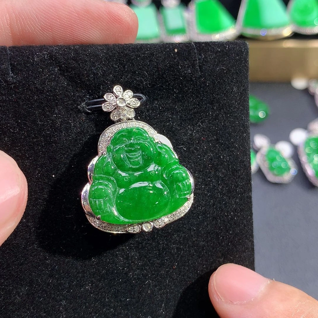 翡翠18K金镶嵌颈饰