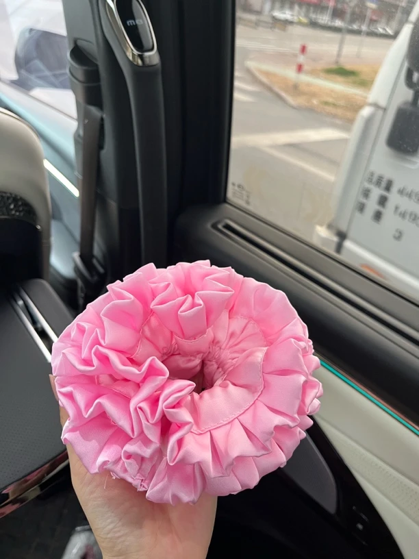 粉色可爱绣球款发圈