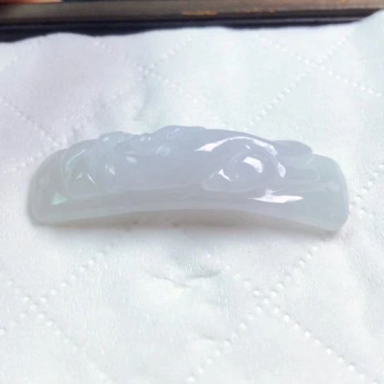 翡翠颈饰未镶嵌月**慕吊坠