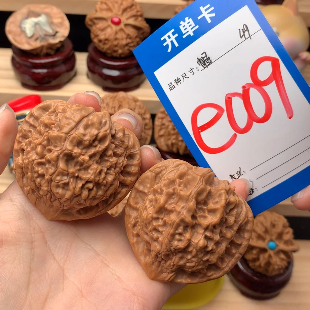 文玩核桃把件大*王官帽