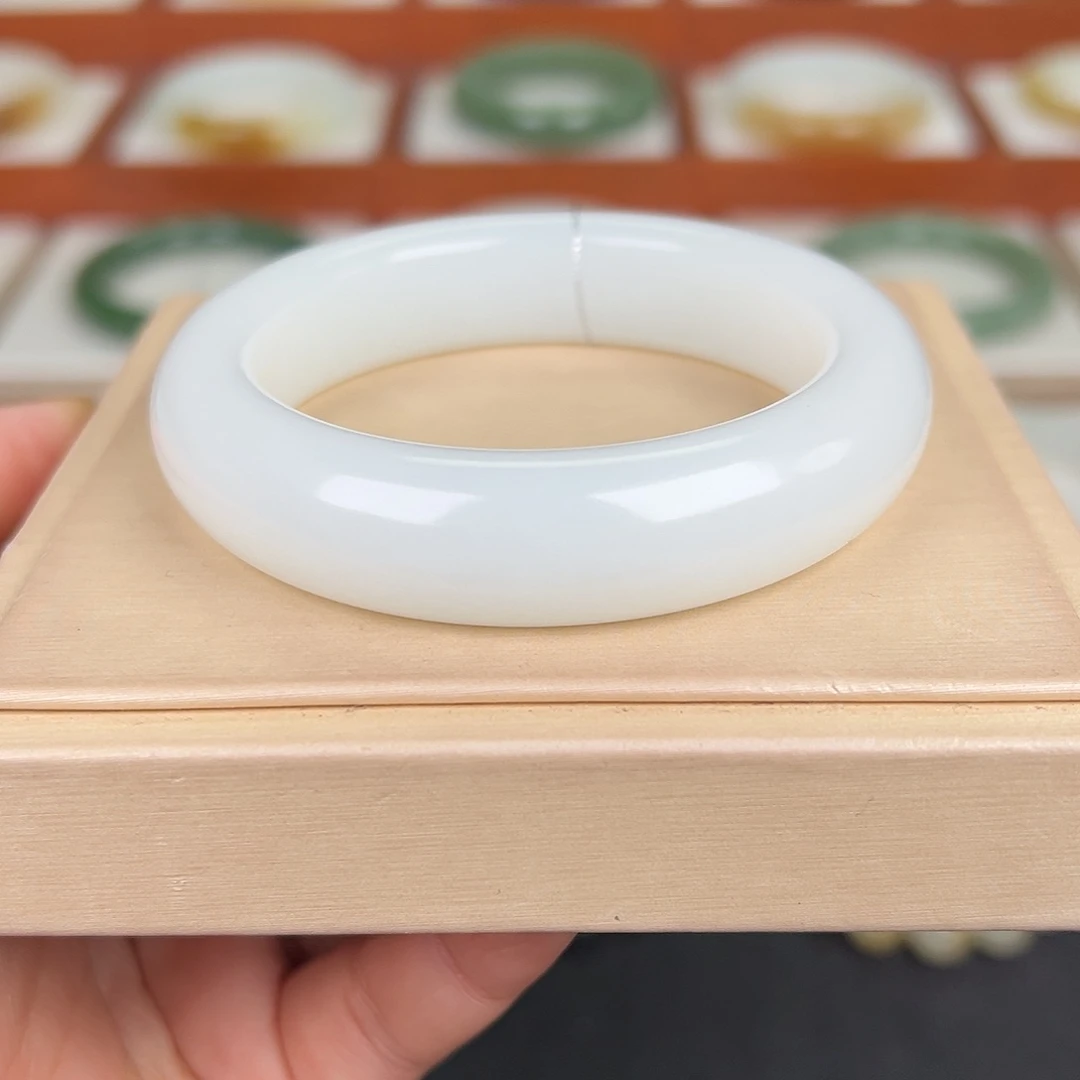 和田玉未镶嵌手镯白玉