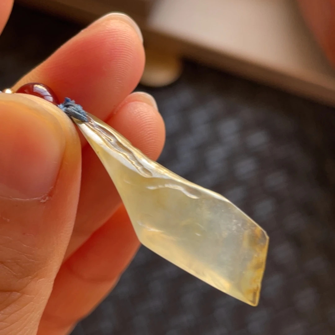 翡翠颈饰未镶嵌原石随形