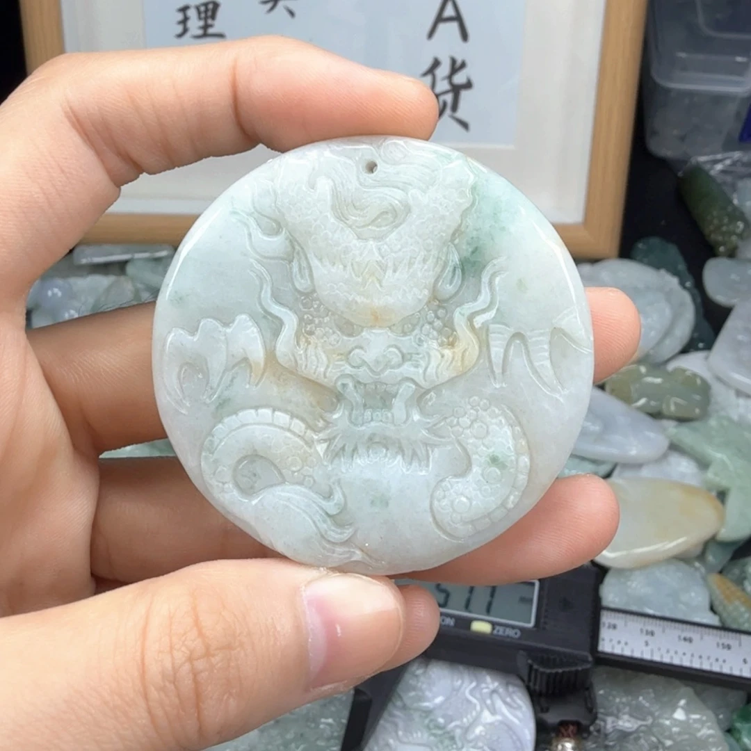 翡翠挂件未镶嵌翡翠