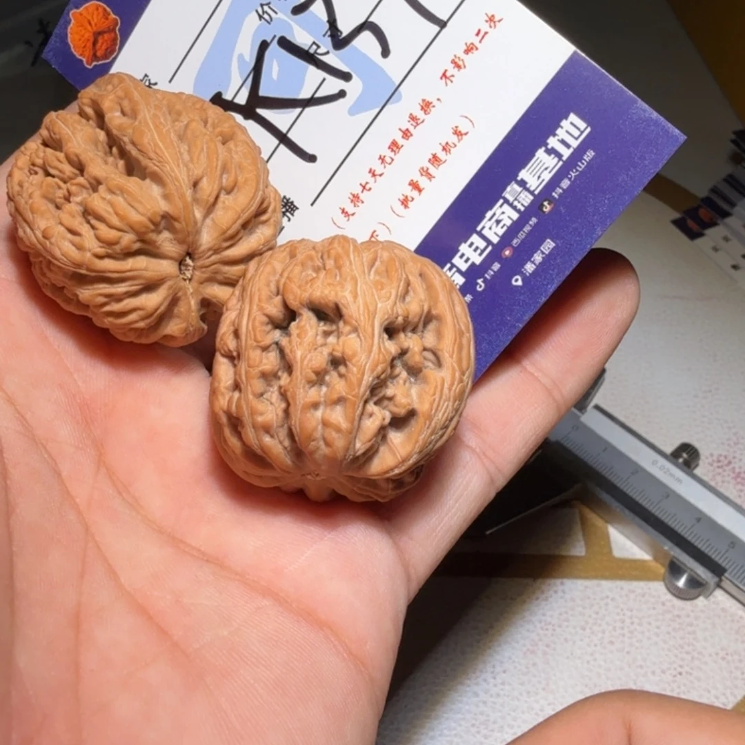 不***八文玩核桃吊坠粗筋