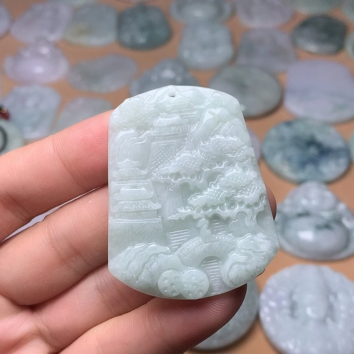 翡翠未镶嵌颈饰山水