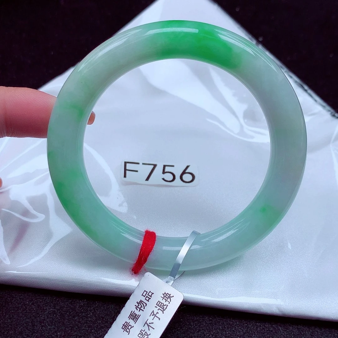 翡翠手镯未镶嵌天然缅甸