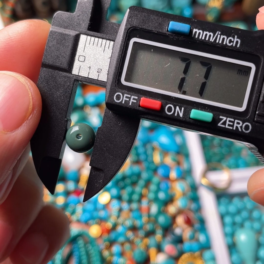 绿松石颈饰未镶嵌小*人