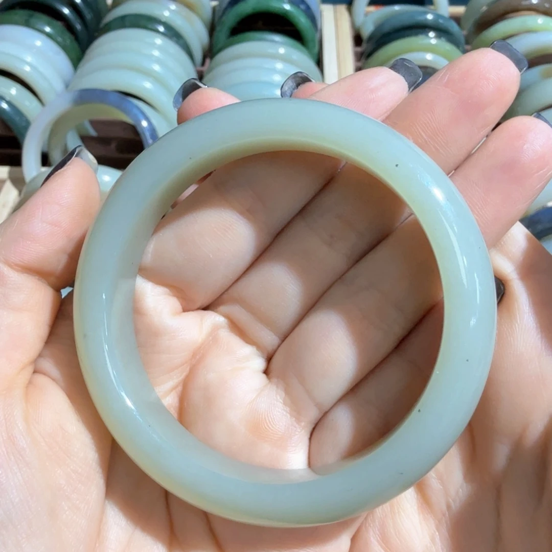 和田玉未镶嵌手镯