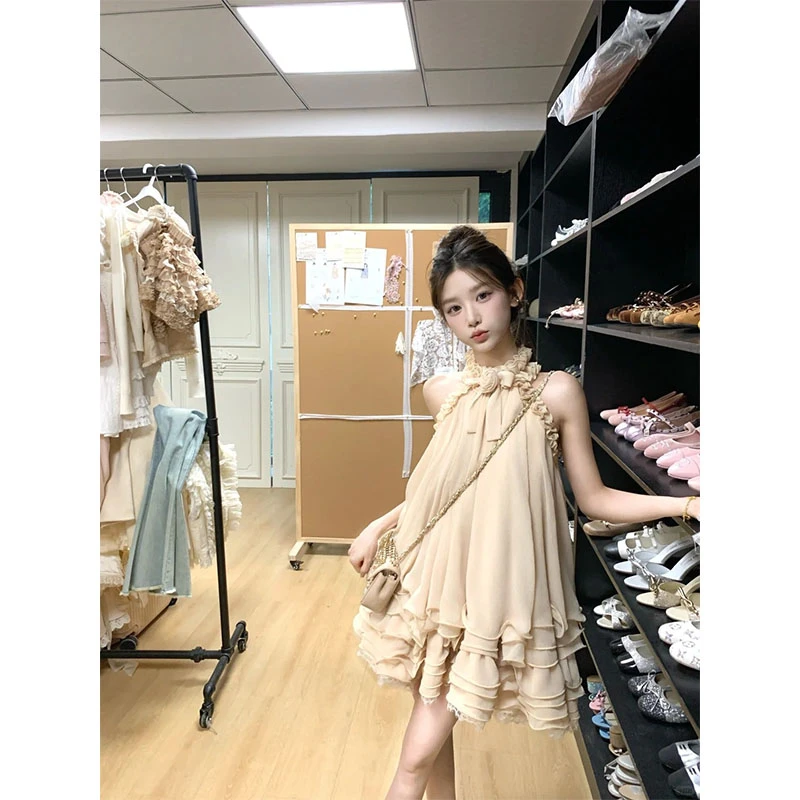 2025夏季新款法式高级感纯欲性感辣妹风小众挂脖立体花朵连衣裙女