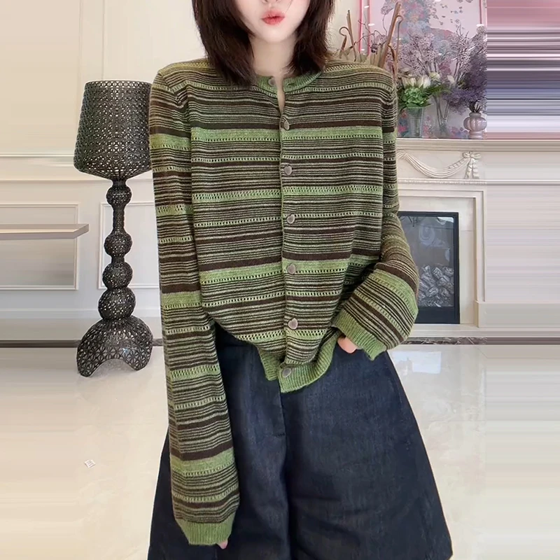 设计感小众潮流绿色条纹毛衣女早秋新款减龄简约长袖针织开衫女
