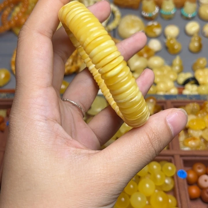 蜜蜡未镶嵌珠宝奇石鸡油黄妖花饼子手串 微微瑕