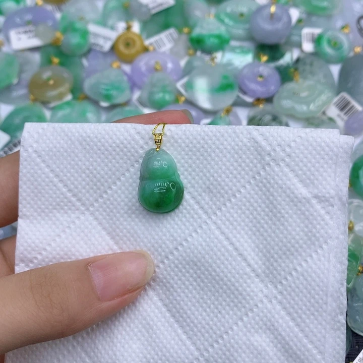 爱***姐翡翠18K金镶嵌颈饰1111111111111