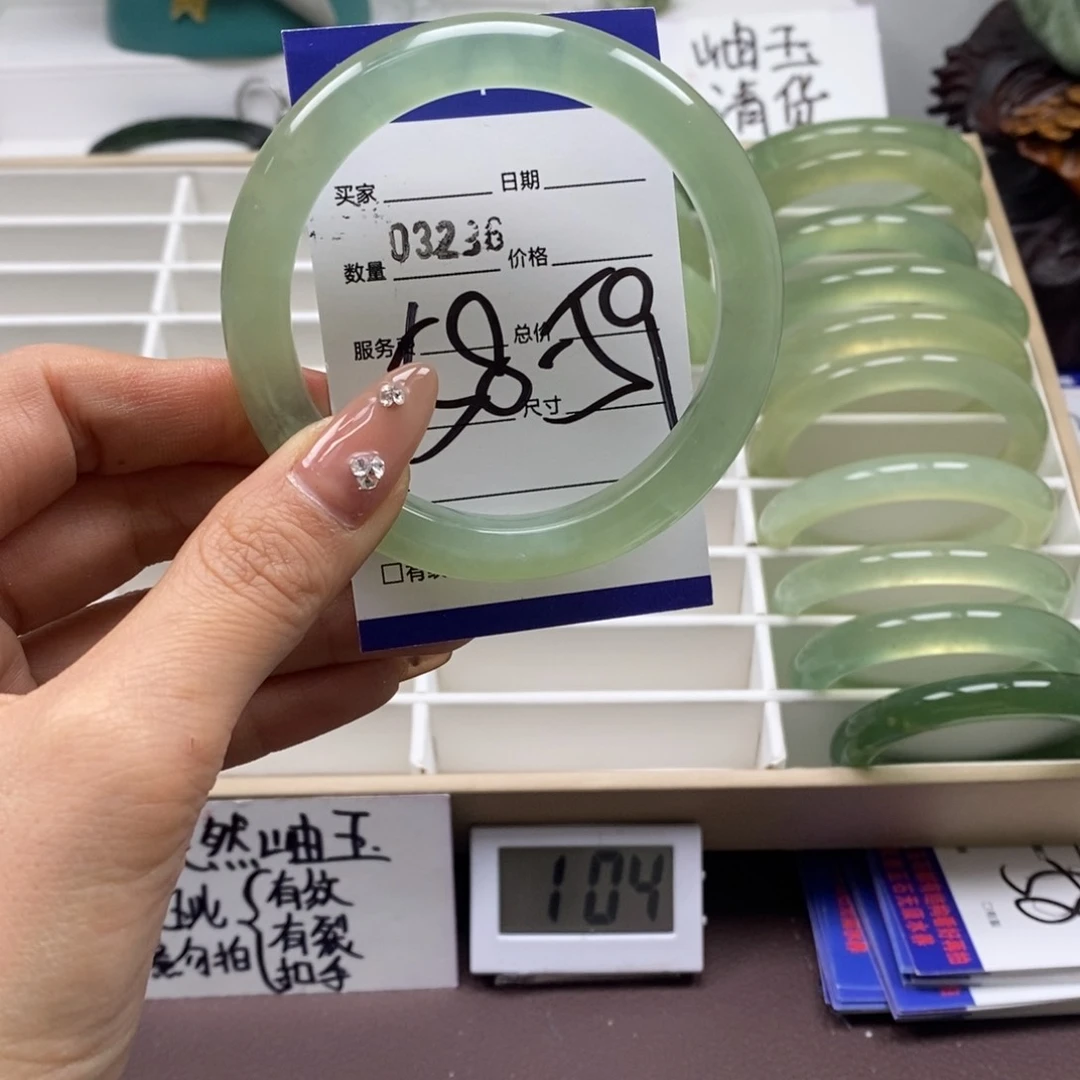 蛇纹石玉手镯未镶嵌