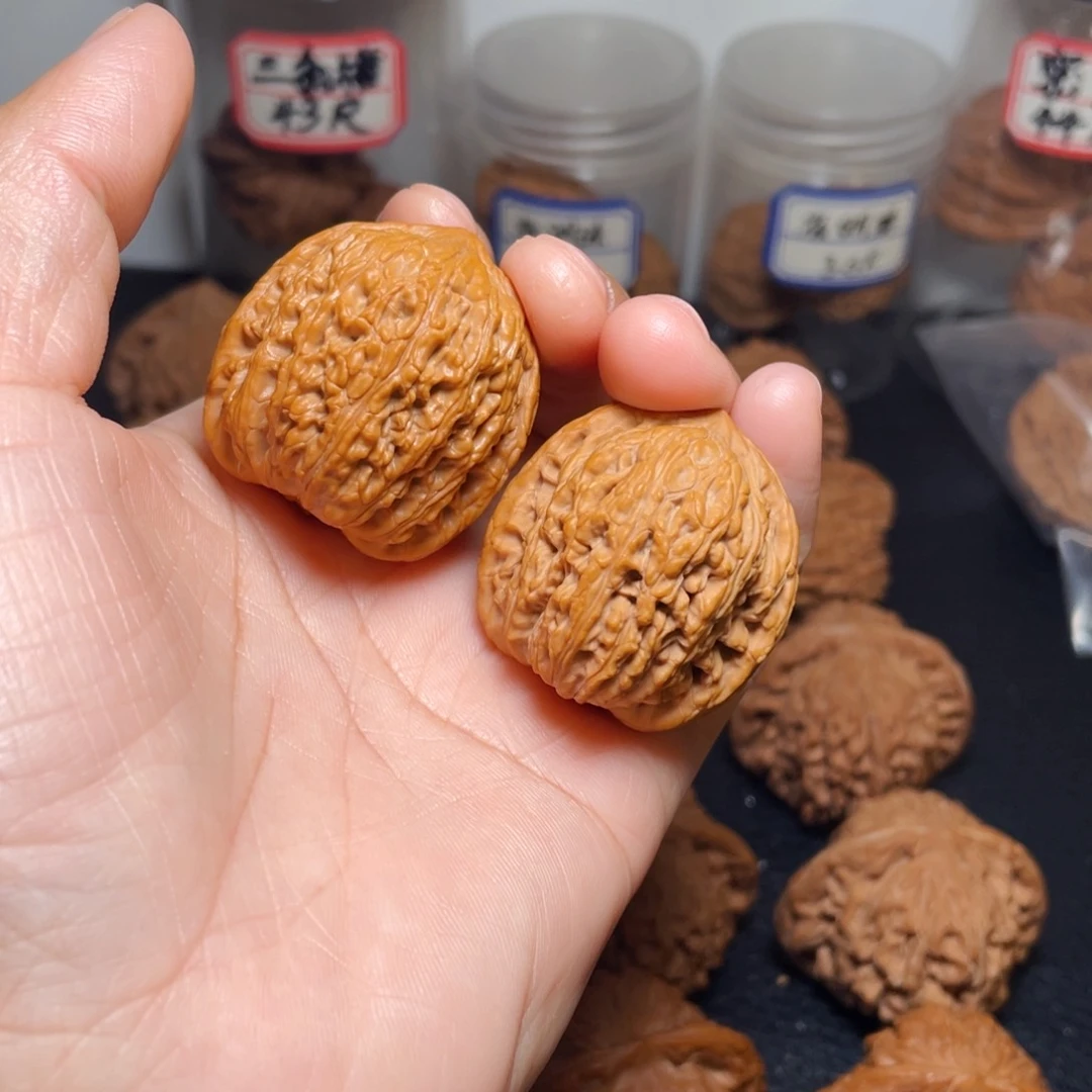 吊坠桃核33尺绣球，