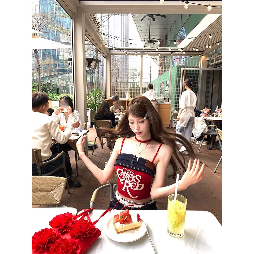 纯欲辣妹字母印花撞色牛仔吊带背心女修身显瘦假两件拼接牛仔短裤