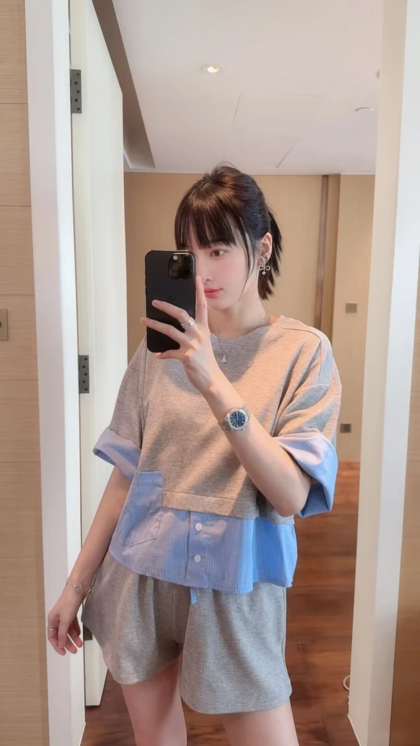 【张静芝】 韩国新品~灰色拼接蓝色小格子撞色翻边女生T恤＋短裤套装