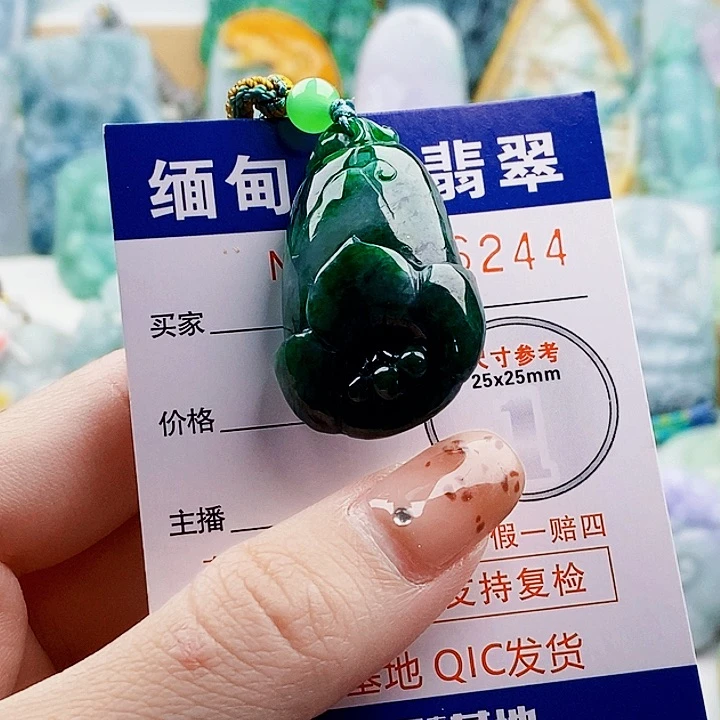 吊坠(不含链)未镶嵌翡翠