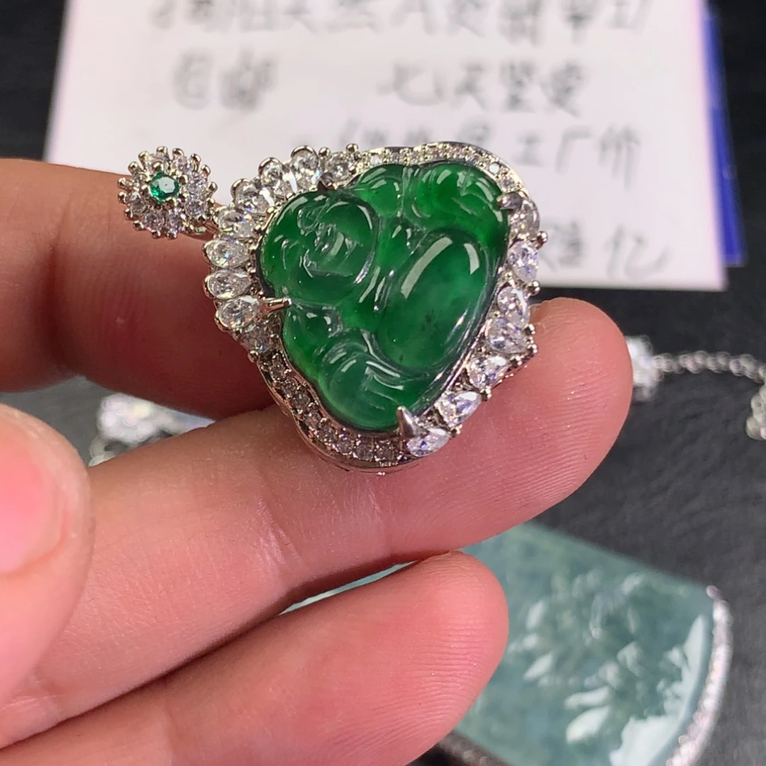 翡翠未镶嵌颈饰绿佛公