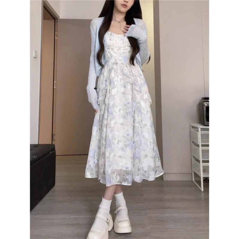 2025新款吊带连衣裙女夏季新款收腰碎花长裙蓝色度假不规则裙子女