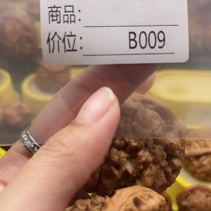 传***奇三人一起吃饭聊天吃
