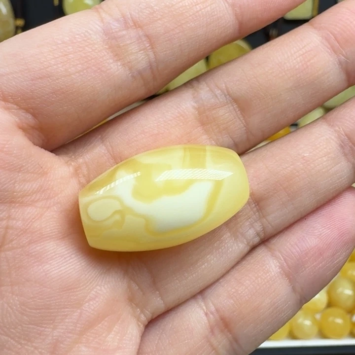 蜜蜡未镶嵌珠宝奇石