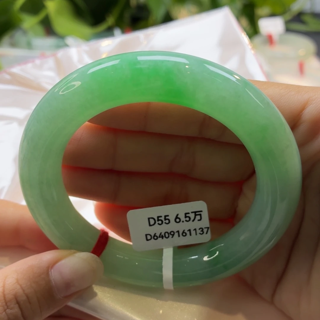 翡翠未镶嵌手镯（圆镯）68-17