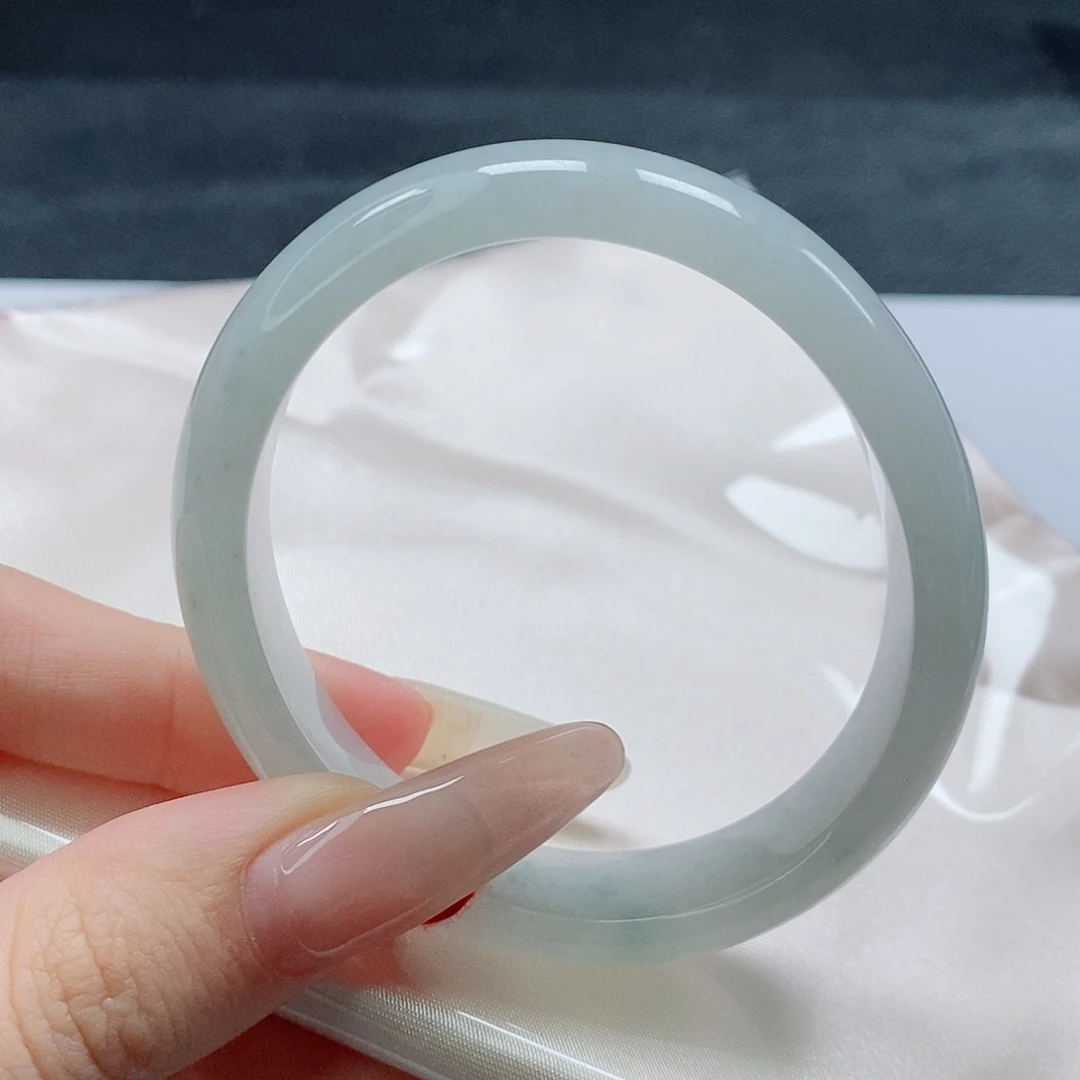 【闪购商品】未镶嵌手镯（贵妃镯）翡翠495号