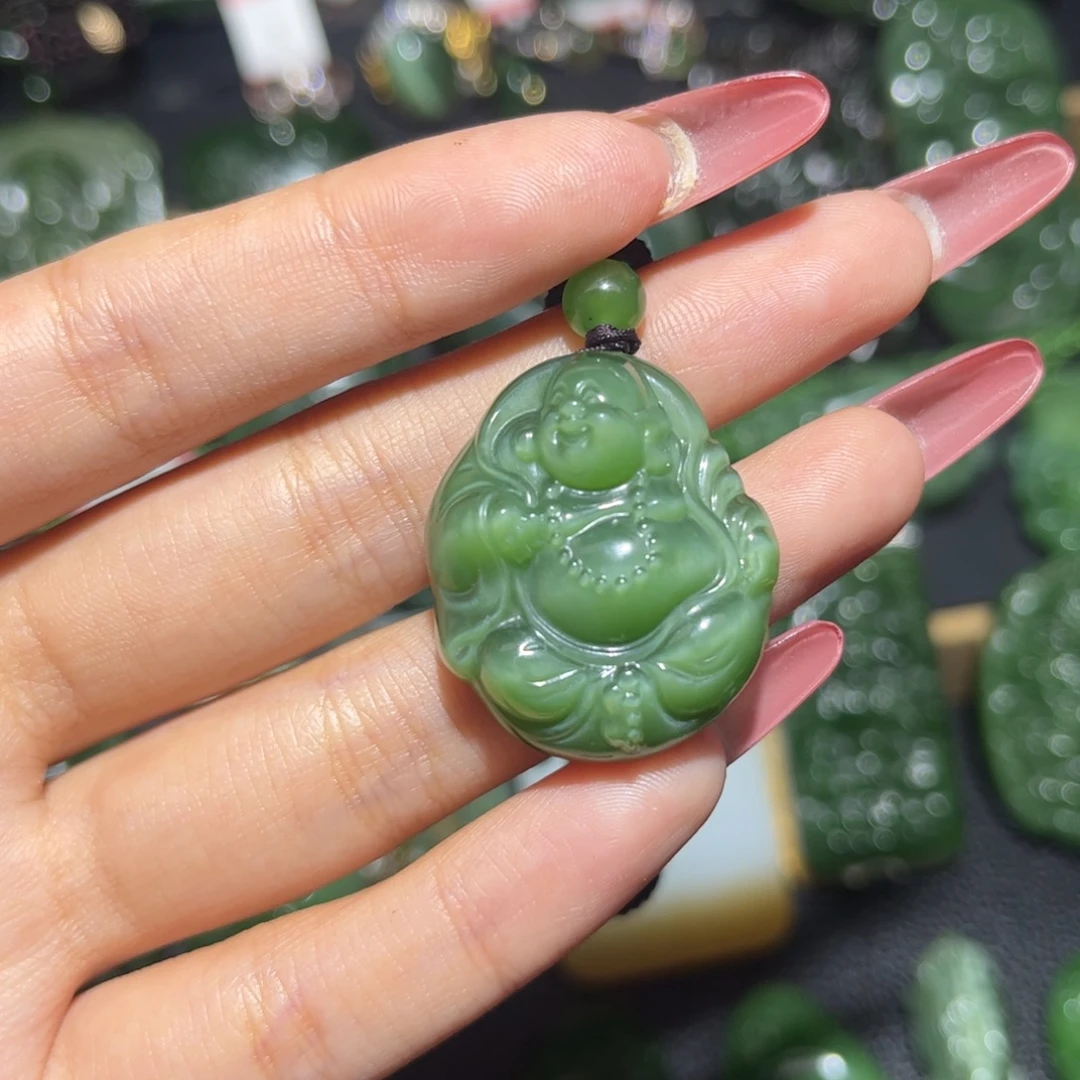 。***和田玉未镶嵌颈饰