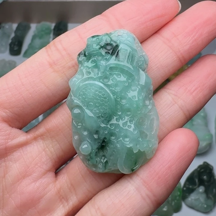 翡翠未镶嵌颈饰吊坠