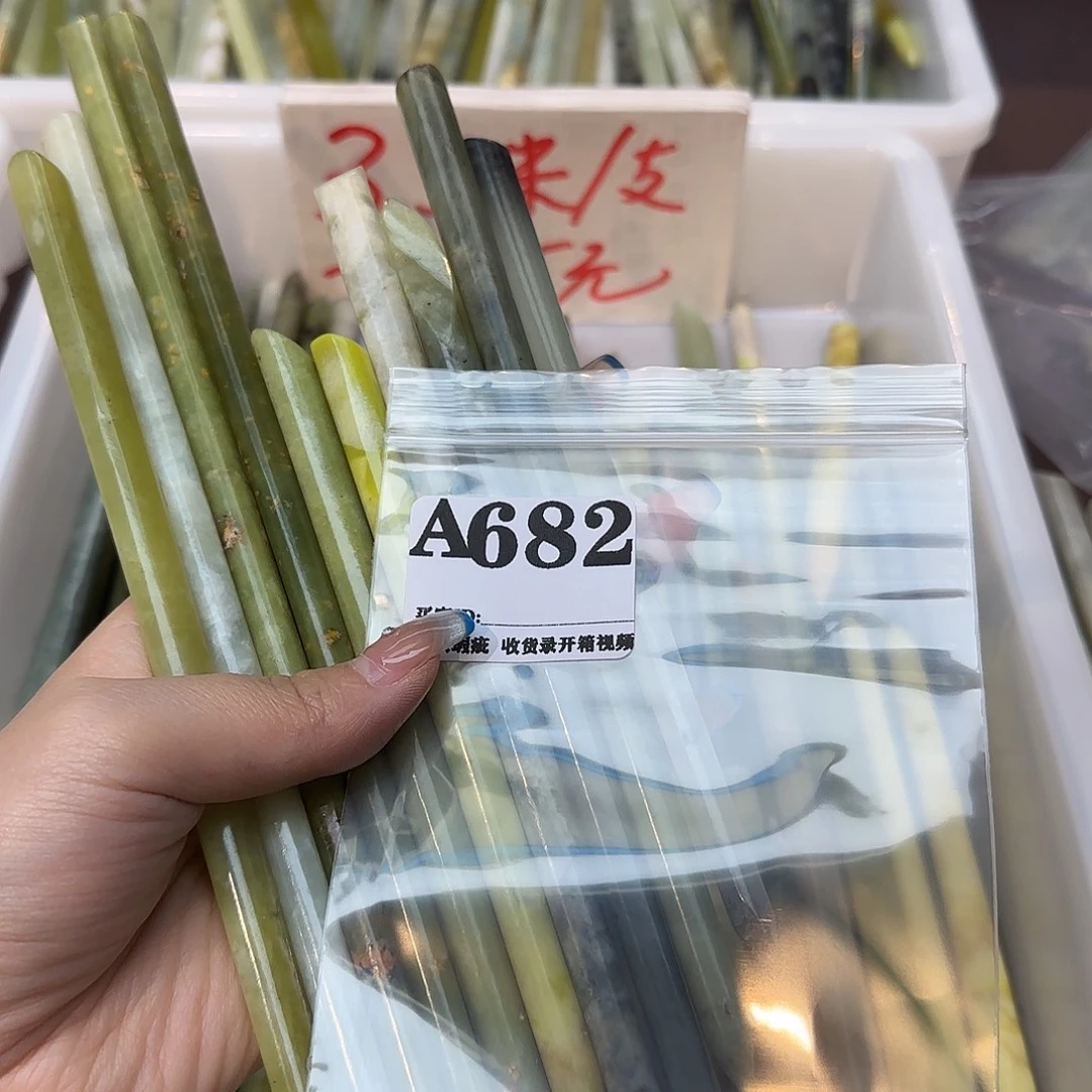 琉***翎蛇纹石玉合金发饰