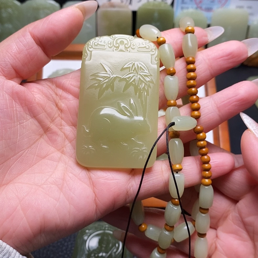 沉***默新疆昆仑山料生肖兔