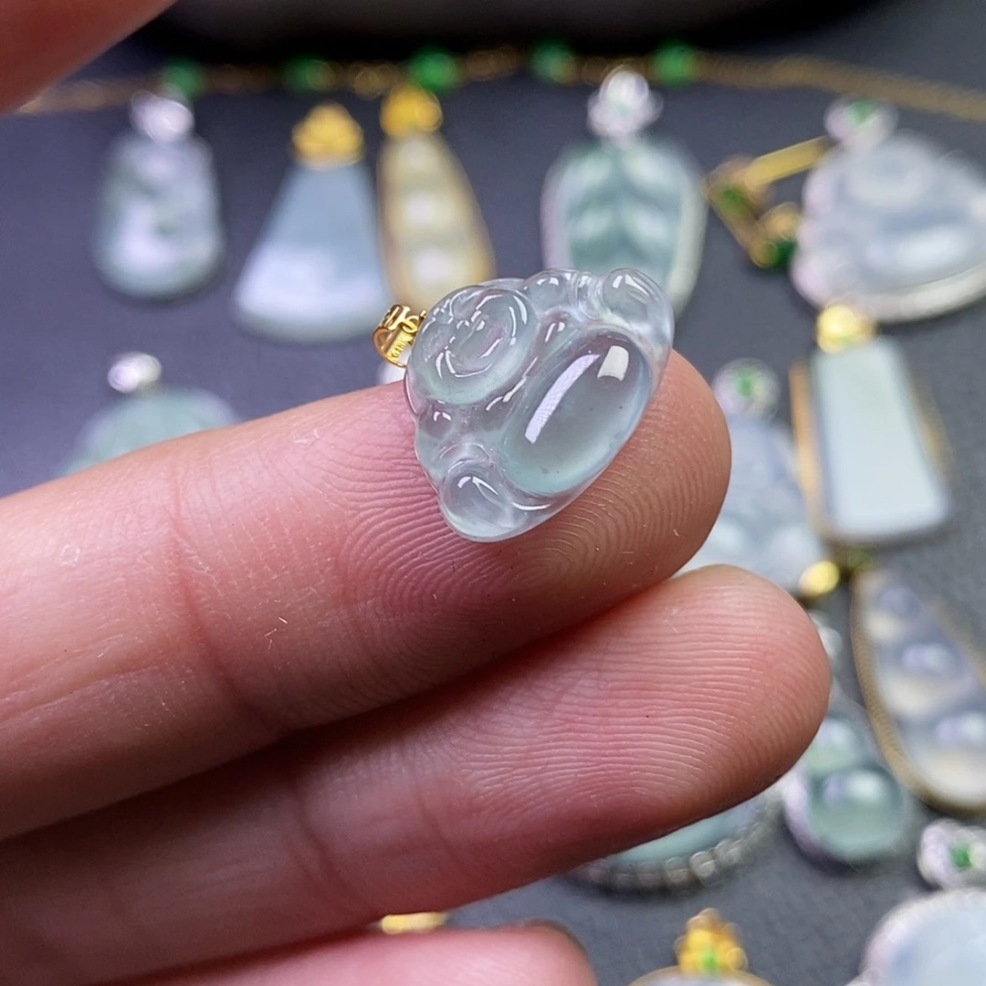 颈饰18K金镶嵌翡翠