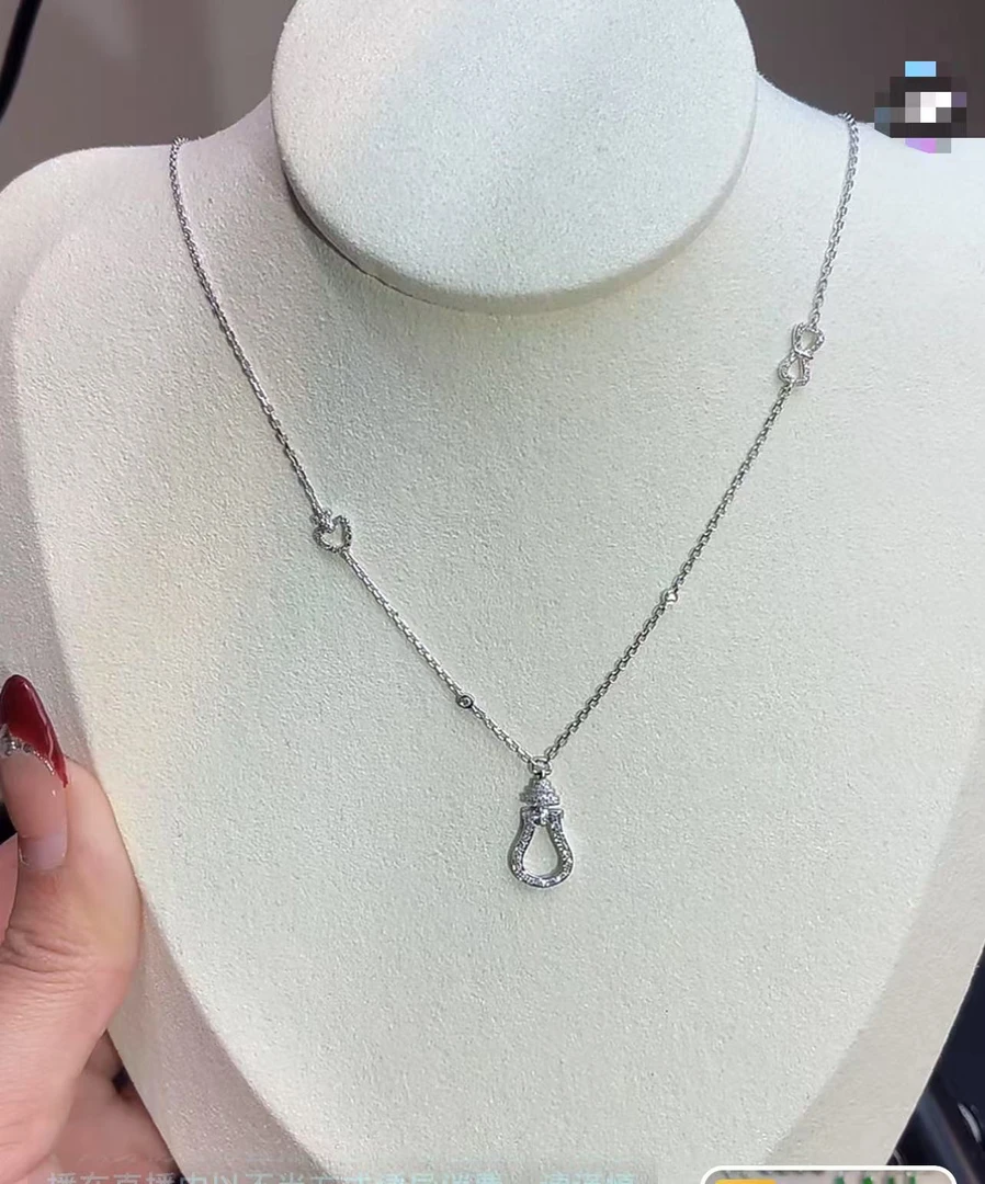 18k白金伴钻石镶嵌百搭万能扣项链百搭项链轻奢时尚灵动