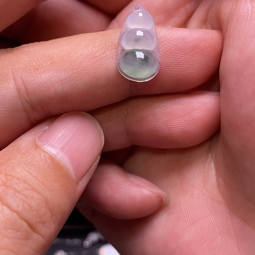 翡翠未镶嵌颈饰福豆