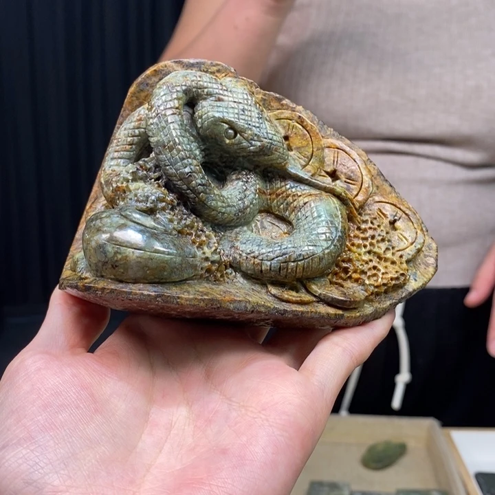 岫岩河磨玉（透闪石质玉）颈饰未镶嵌