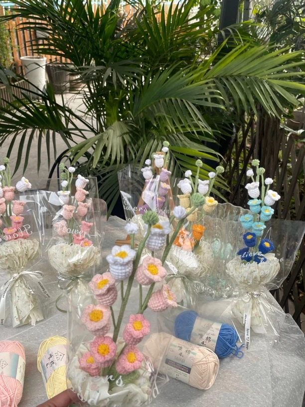 韩系手工钩织铃兰花束见面仪式感小花束女生礼物成品