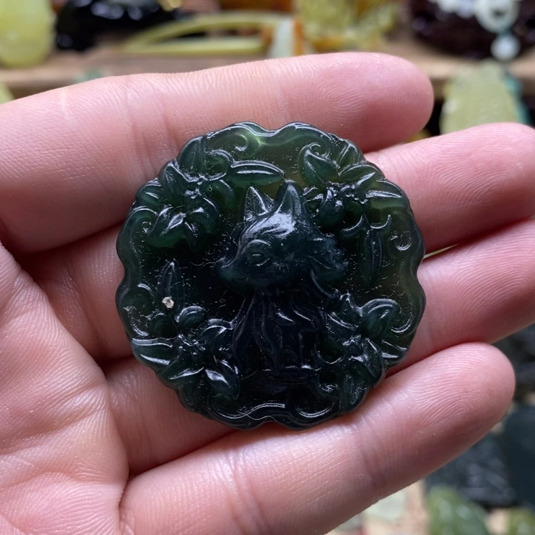 岫玉未镶嵌狐狸吊坠