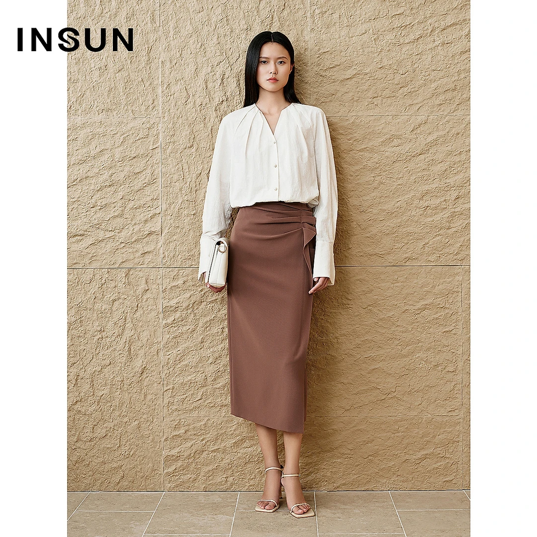 INSUN恩裳2025春季三醋酸捏褶包臀半身裙