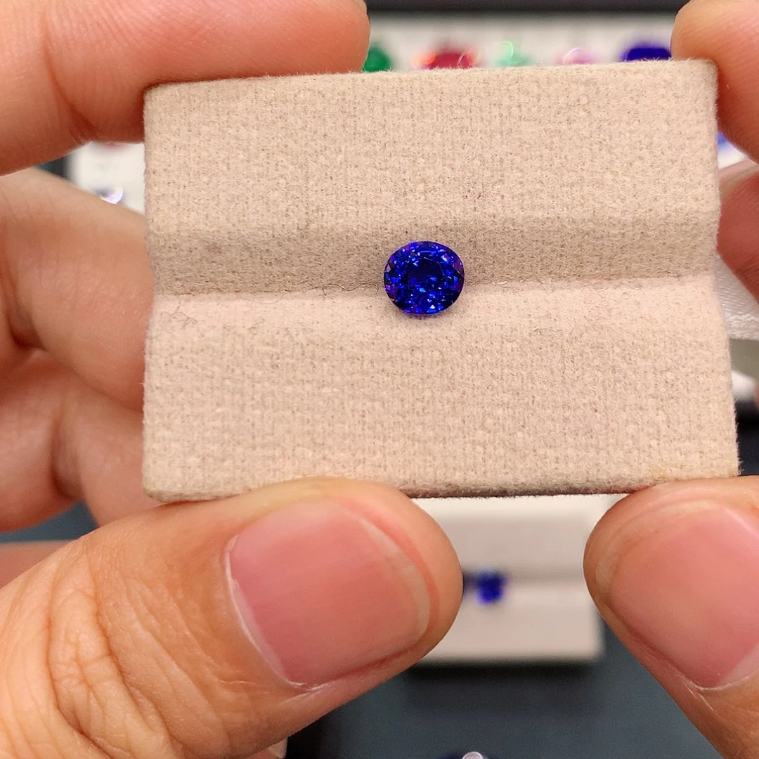 蓝宝石裸石未镶嵌1.25克拉明亮皇家蓝