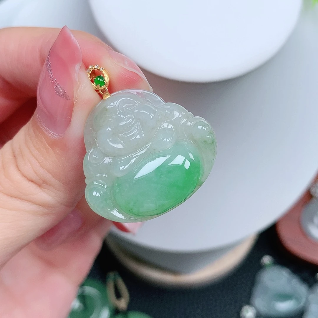 翡翠18K金镶嵌颈饰深****行佛