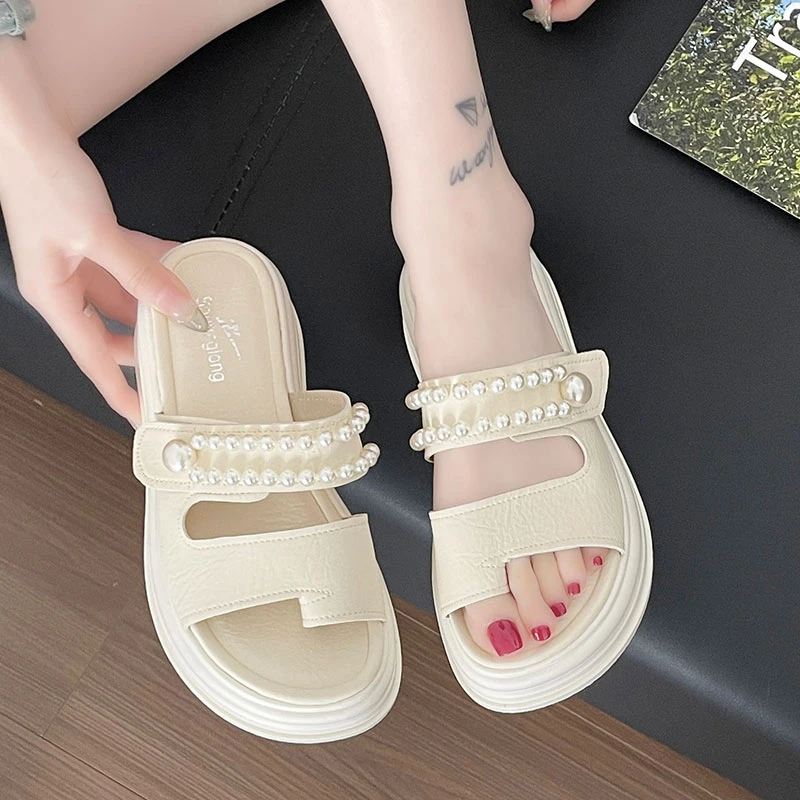 绝美厚底增高夹脚凉拖鞋女夏外穿2025新款珍珠配裙子沙滩套趾凉鞋