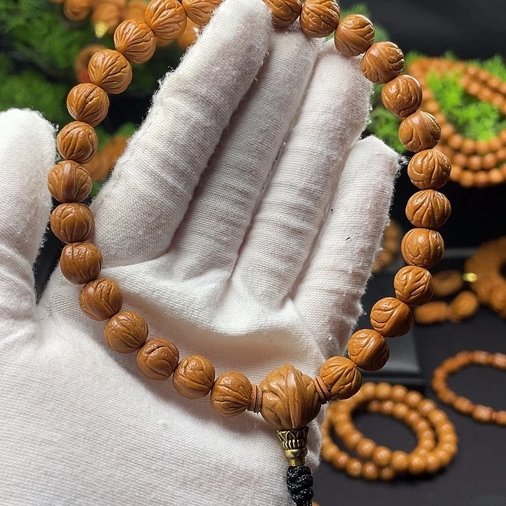 彬***晓吊坠桃核秦岭龙纹桃核