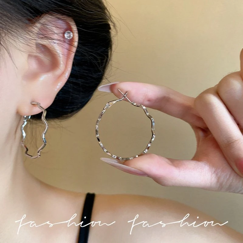 合金耳饰 银色纹理大圈耳扣女气质夸张圈圈小众设计感耳圈耳饰