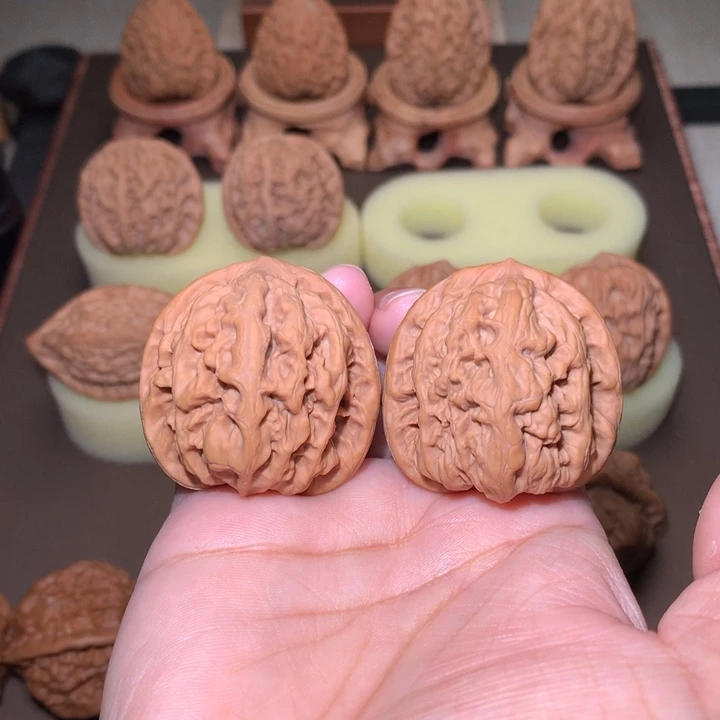 核桃文玩核桃把件九龙