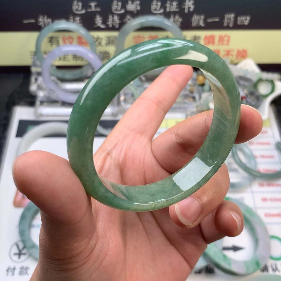 一***彩定制翡翠未镶嵌抛光