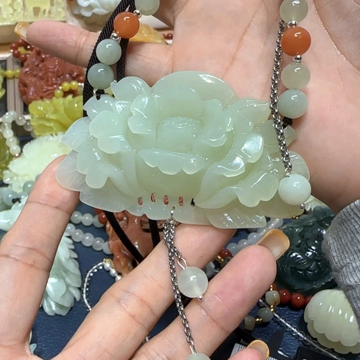 未镶嵌蛇纹石玉吊坠