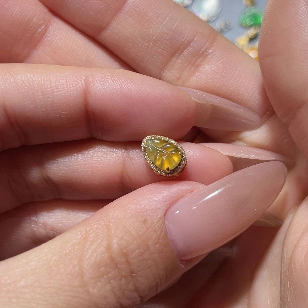 吊坠(不含链)18K金镶嵌翡翠