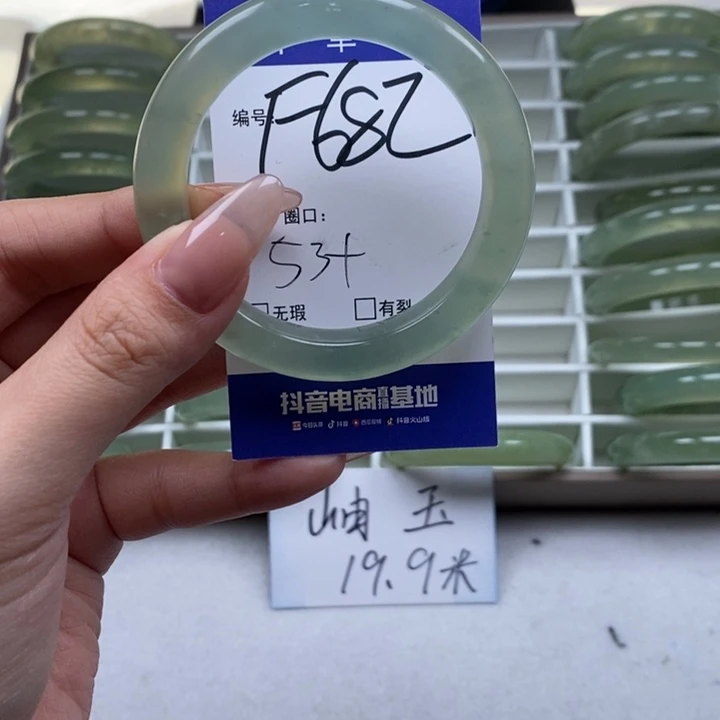蛇纹石玉手镯未镶嵌富**鹿