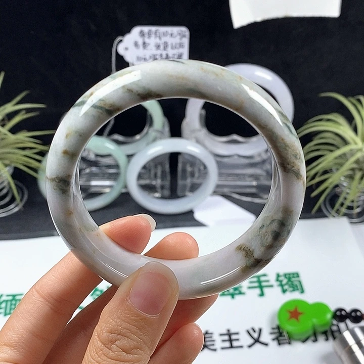 翡翠未镶嵌手镯43号。58.2圈