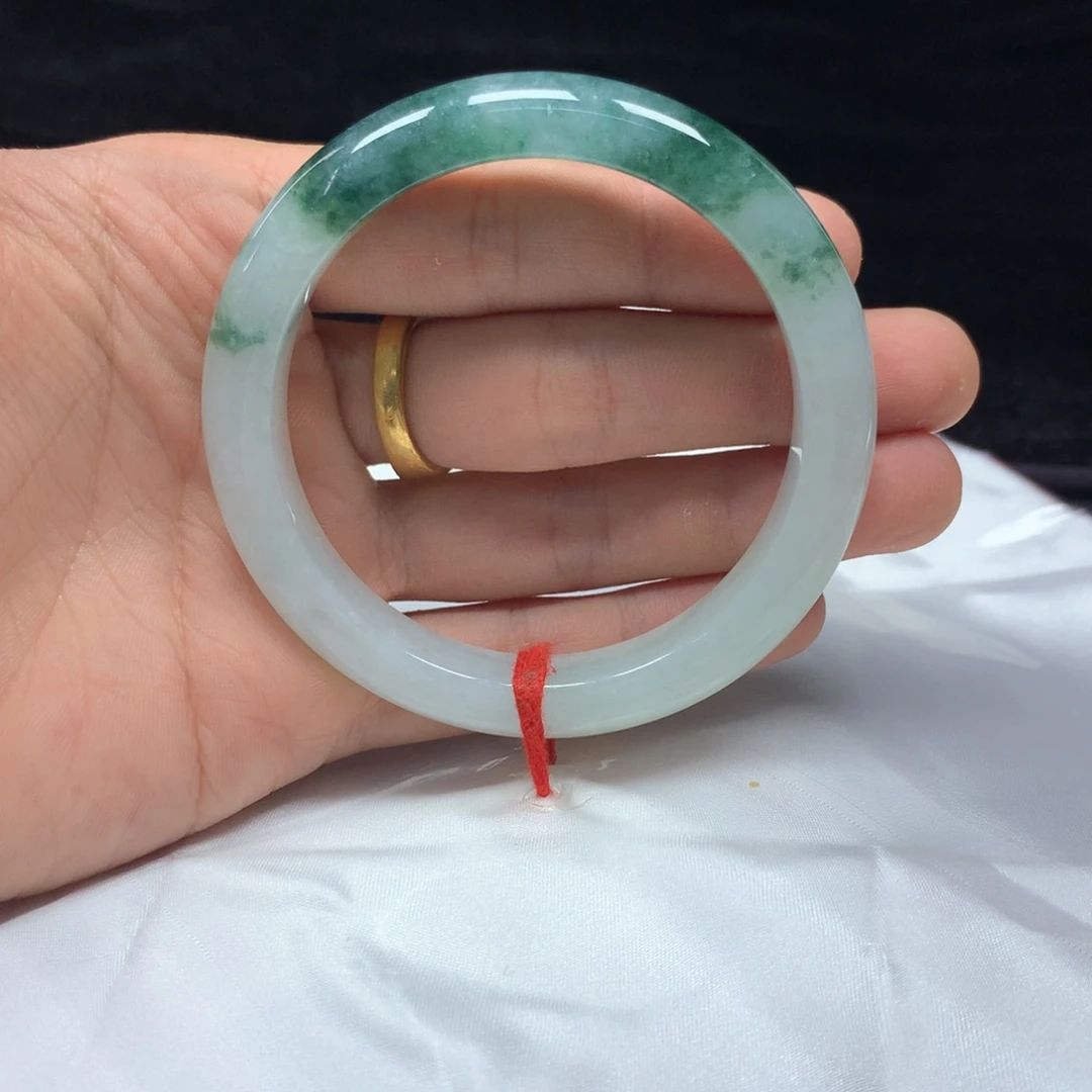 翡翠未镶嵌手镯（圆镯）55.2